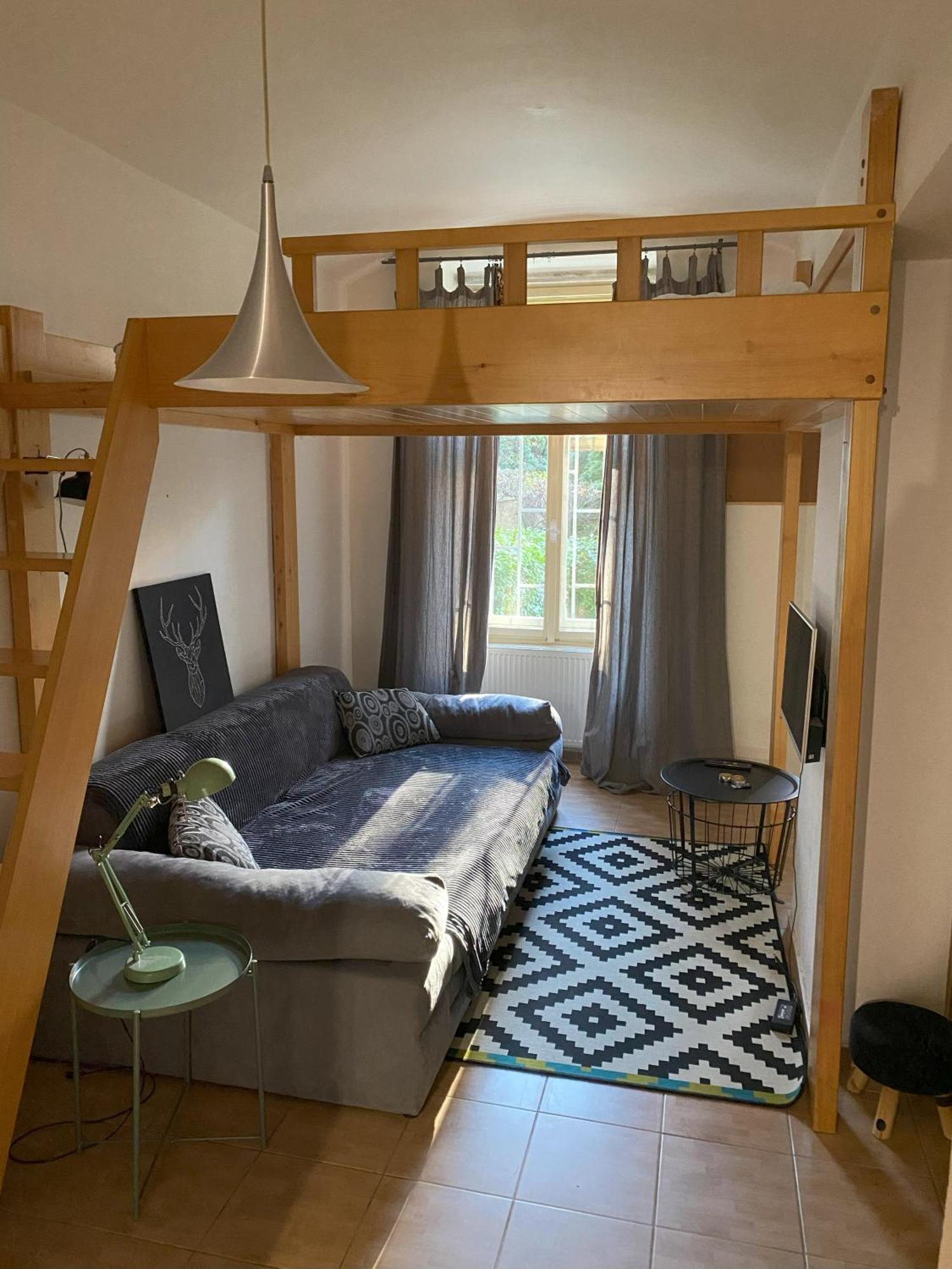 Apartment Cozy Garden In The Heart Of